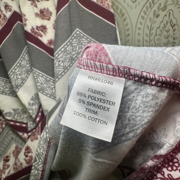 Vanity Women's Burgundy Lace Chevron Floral Print Sleeveless Tank Top XL boho - Picture 6 of 10